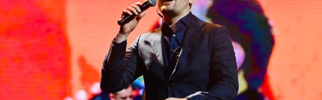 "PLANIRAMO TAJNO VENČANJE" Poznati pevač krije verenicu kao zmija noge: Sada progovorio o intimi i kolegama