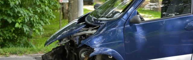 FOTOD | Arvatavalt joobes juht keeras oma mopeedautoga peateele ette seal liikunud kaubikule