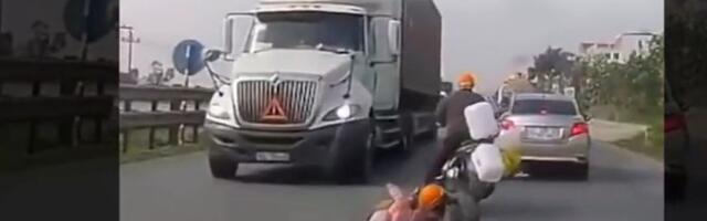 Ema välkkiire reaktsioon päästis lapse veoki rataste alt