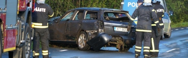 FOTOD | Roolijoodiku eluohtlik sõit: avariipaik Jõgevamaal võttis sõnatuks ka kõige kogenumad korravalvurid