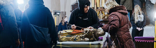 В Церкви Святого духа в Таллинне реставраторы изучают и восстанавливают центральный алтарь