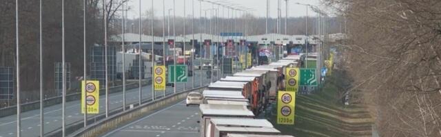 Na pojedinim prelazima čeka se i do četiri sata, kolone sve duže! Satima se stoji na izlazu iz Srbije