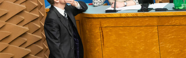 Hetk, mil Toompea näib tõesti hullumajana… “Luuraja” pakub sule sappa saanud Kaljulaidi taas riigi presidendiks