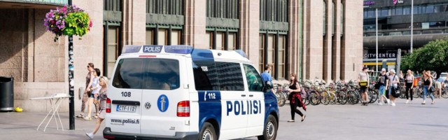 Soomes peeti piirangute vastasel meeleavaldusel kinni 20 inimest