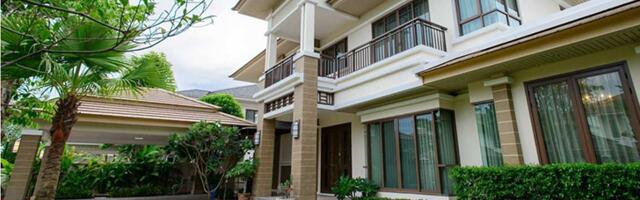 Naine maksab enda väljalöömise eest kodust magusalt eksmehele kätte.