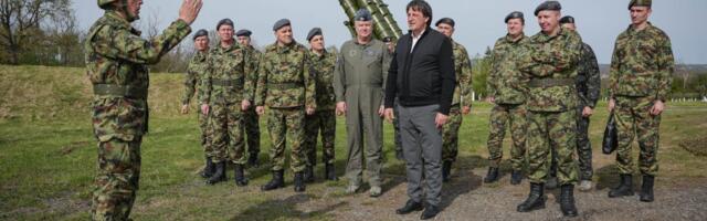 Oni budno čuvaju nebo Srbije i tokom praznika: Ministar Gašić obišao pripadnike vojske angažovane u stalno zadejstvovanim snagama