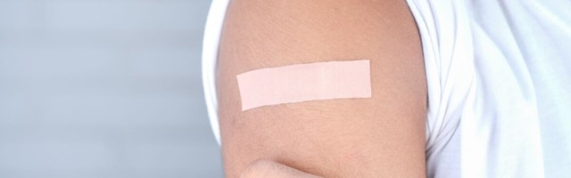 Töökoht eeldab vaktsineerimist, aga töötaja ei vaktsineeri – kas töölepingu ülesütlemise korral on õigus saada hüvitist?