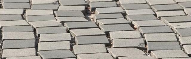 Kuressaare kesklinna lagunevad tänavad peab vald ise remontima