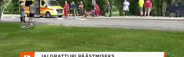 Reporter: Mikrobussiga kokku põrganud rattur viidi kopteriga haiglasse