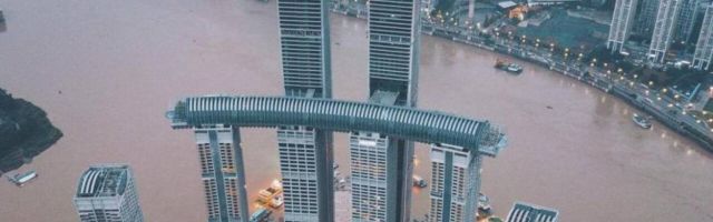 FOTOD | 250 meetri kõrgusel õhus: turistimagnet, mis tähistab Hiinas eriolukorra lõppu