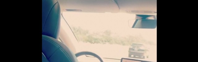 Reporter: Tesla tagumisel istmel jalgu sirutanud autojuht pidi öö trellide taga veetma