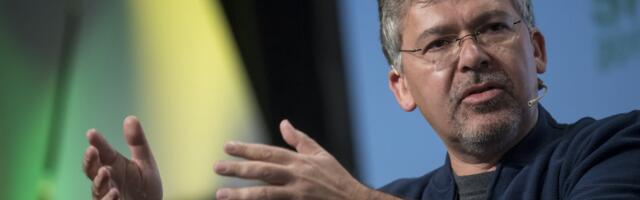 Apple replaces head of AI with executive poached from Microsoft