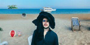 Martin Parri liivarannad kapitalismikriitikute tallata