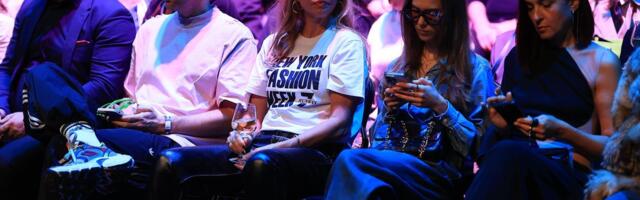 FOTO | Vihje Haruu skandaalile? Anu Saagim kandis Tallinn Fashion Weeki sõul sõnumiga särki