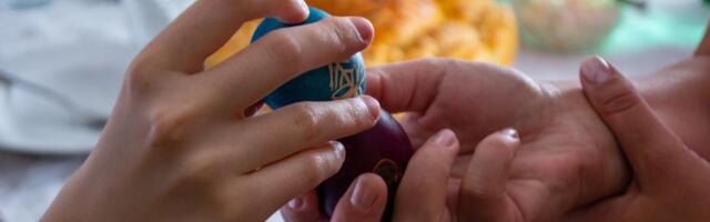 Najbitniji običaji za Vaskrs: Naši stari verovali da je važno da se dete dotakne crvenim jajetom