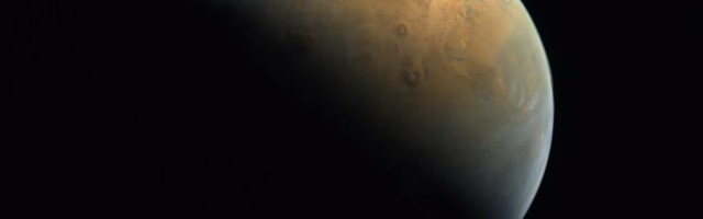 Foto: Ühendemiraatide kosomosesond saatis esimese jäädvustuse Marsist