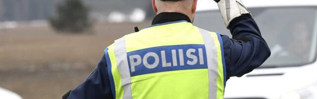 Liikluskaos Soomes_ must jää ja tihe udu põhjustasid mitu ahelõnnetust