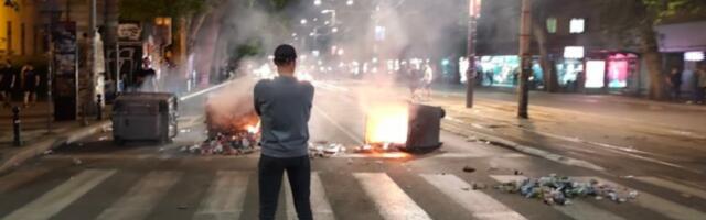 EVO ŠTA JE OSTALO IZA BLOKADERSKOG DIVLJANJA! Zapalili sve kontejnere, prestonica demolirana! (VIDEO)
