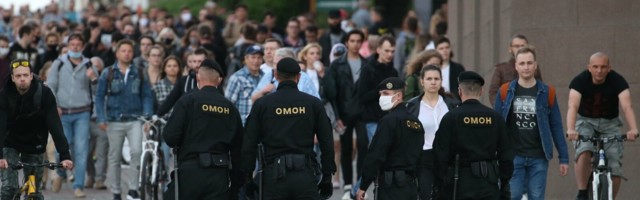 Praegu kaitseb Lukašenkat veel julgeolekujõudude raudne turvis