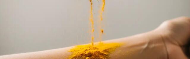 Vala 1 teelusikatäis kurkumit oma käele: miks see võib olla kasulik