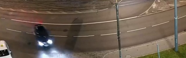 VIDEO | Vahtralehega driftiäss jättis Viru ringile katkise posti ja põgenes sündmuskohalt