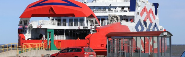 Rahvas tungleb Hiiumaale: TS Laevad pidi käiku panema lisareisid