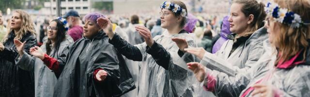 FOTOD | Viiplejate koor EPIK viiples laulupeol elavalt kaasa rahva seast