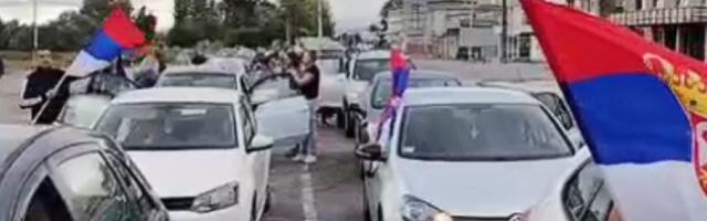 GRAĐANI MASOVNO USTALI PROTIV BLOKADA! Ceo Novi Sad na nogama, PRIDRUŽILI IM SE I BAJKERI (VIDEO)