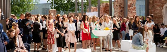 Tartus tunnustatakse tublisid koolilõpetajaid