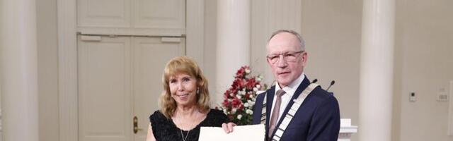 Rektor Toomas Asser andis üle Tartu Ülikooli teenetemärgid