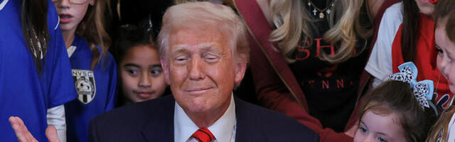 Trump keelas "transsoolistel" võistlemise naiste spordis