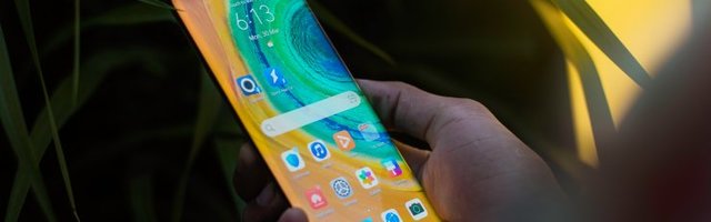 VAATA | Täiskasvanute nutisuhtlus ja -sõltuvus — kuidas tervislikult toime tulla? Psühholoog annab nõu