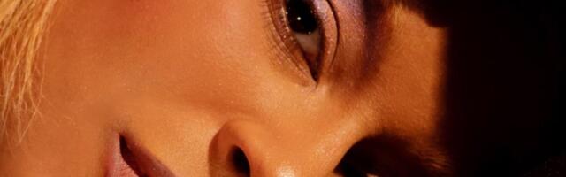 L’Raini uus plaat oskab flirtida - olles küll sama intiimne nagu virtuaalne õhusuudlus