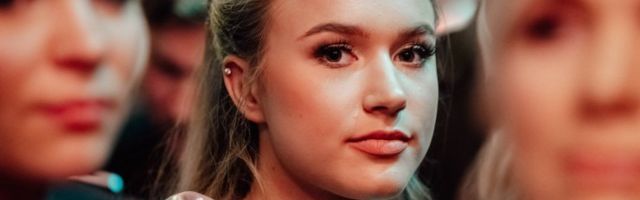 KLÕPS | Trikoos poseeriv Kelly Sildaru saadab pildiga salapärase sõnumi: igatsen sind