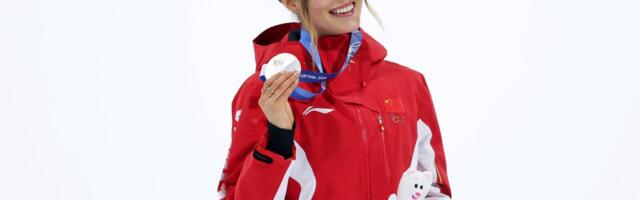 DELFI OLÜMPIAL | Eileen Gu kerkis läbi aegade parimaks, pronksi võitnud itaallanna võistles katkise ristatisidemega