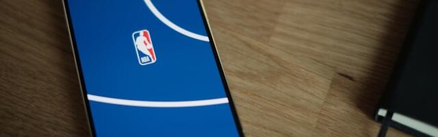 Kahe ekraani fenomen: kuidas spordifännid jälgivad mänge nutitelefoni abil