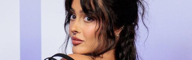 KUUMAD KLÕPSUD | Baltikumi mõjukaimaks sisuloojaks valitud kaunitar näitas galal oma tagumist „dekolteed“