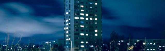 Näitusearvustus. Silvia Pärmann: ilusad koledad kodud. Antti Sinitsyni “Ambient portreed” Positiivis