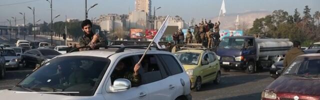 Сирийцы празднуют на улицах свержение Башара Асада