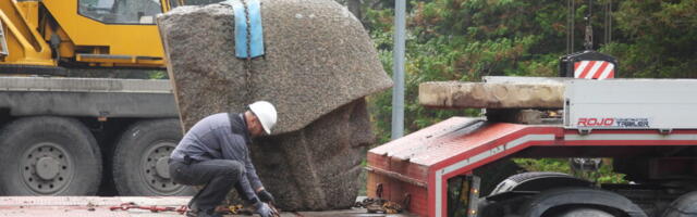 22 Hiiumaa aasta-hetke:  mustkunst, kolimine ja puudutus