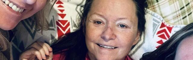 Tütre võitlus ema elu eest. Marika oli vaid 51, kui järjest süvenev dementsus vangistas ta oma kehasse