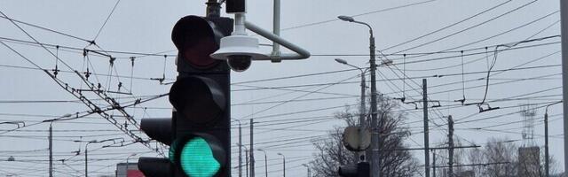 Riias vähenes pärast kaamerate paigutamist järsult punase tule eirajate arv