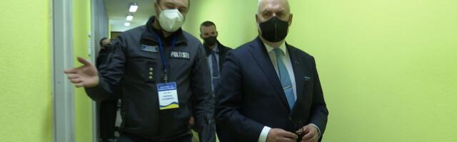 Reporter: President Alar Karis tutvus sõjapõgenike vastuvõtuga