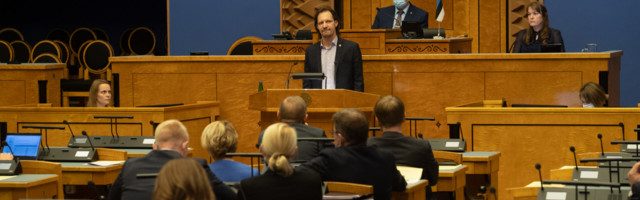 Sotsid ja Keskerakond algatasid kooselulepingu võrdsustamise abieluga