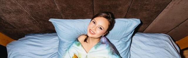 ÜLEVAADE | Alika Milova elab elus esimest korda üksi: ma armusin sellesse korterisse, kui nägin oranži diivanit ja värvilist seinamaali