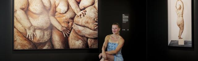 Fotograaf, kes oli esimest korda suuremat modelli pildistades pahviks löödud: „Ma ei promo rasvumist, ma näitan seda“