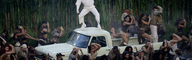 Trump sarjas Super Bowli vaheesineja Bad Bunny etteastet