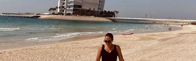 JELENA JANKOVIĆ SE SKINULA I POKAZALA IZVAJANO TELO Stiže u Beograd na teniski meč nakon tri godine, a OVOM fotografijom u KUPAĆEM iz poznatog letovališta ostavila sve bez teksta! /FOTO/