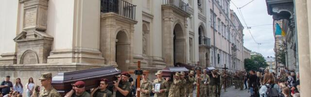 Ukrainas maeti sõdurid, kes hukkusid lennukis, mille Ukraina ise alla tulistas