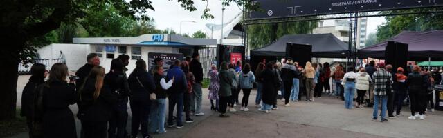 OTSEFOTOD | David Guetta annab täna Tallinna lauluväljakul suure sõu. Rahvas juba koguneb